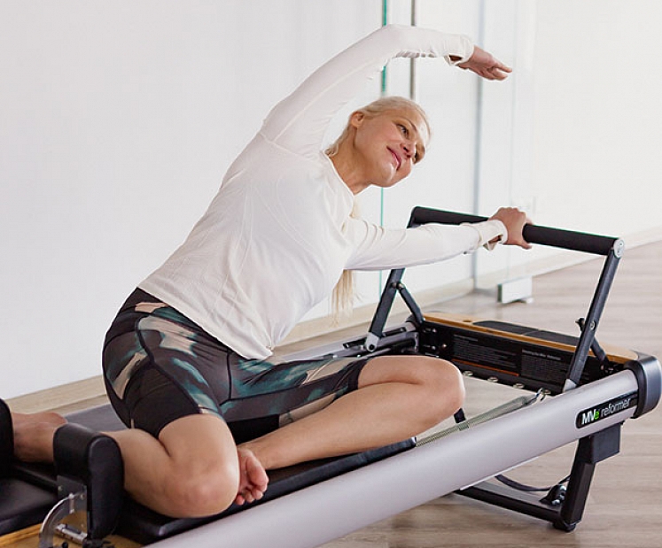 Kāda ir atšķirība starp spēka un pilates trenažieriem?