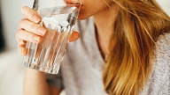 5 padomi, kā ūdens dzeršanu izveidot par veselīgu ieradumu