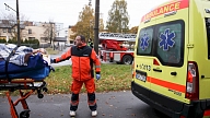 Iespiežot roku mehānismā, jaunietis gūst nopietnu traumu