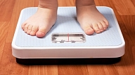 Kā noteikt vai bērnam ir liekais svars, un kā ar to cīnīties?

