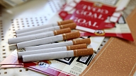 Lietuvā legālo cigarešu aprite pērn sarukusi par 3,2%