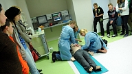 Likvidē lielu daļu steidzamās palīdzības punktu lokālajās slimnīcās, naudu novirzot uzņemšanas nodaļām
