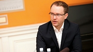 Mediķis: Ierēdņu vilcināšanās dēļ reto slimību pacientiem aizvien nav pieejams papildu piešķirtais finansējums