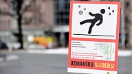 Paslīdot uz ietvēm vai ielām, kāju lūzumus guvuši četri cilvēki