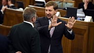 Putniņš un Klementjevs asā diskusijā kritizē Kučinska vēlmi pagarināt e-nosūtījuma ieviešanas termiņu