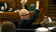 Saeima lems par priekšlikumu līdz vasarai atlikt veselības pakalpojumu dalīšanu divos grozos