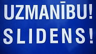 Septiņi cilvēki guvuši traumas uz slidenām ietvēm