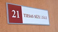 Turpinās iztiesāt kukuļņemšanā apsūdzētā Jelgavas slimnīcas vadītāja lietu