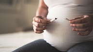 Vecāku smēķēšana, gaidot mazuli: Zinātniski pierādīti riski