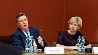 Veselības ministre dodas dzemdību atvaļinājumā