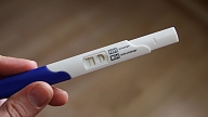 Viltus pozitīvs grūtniecības tests: 5 iespējamie kļūdaina rezultāta iemesli

