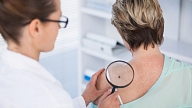 21% agrīnās stadijas melanomas netiek diagnosticētas pandēmijas rezultātā atlikto vizīšu dēļ