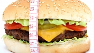4 mīti par burgeriem un to ietekmi uz veselību: Skaidro uztura speciāliste

