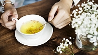 7 idejas, no kādiem augiem vasarā pagatavot svaigas zāļu tējas