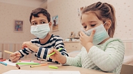 Bērnu slimnīcas ārsti: Masku nēsāšana bērniem ir droša un nepieciešama