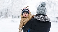 Kā ģērbt mazuli, kurš mācās staigāt? Iesaka pediatre