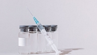 Latvija saņēmusi "AstraZeneca" ražotās vakcīnas piegādes daļu