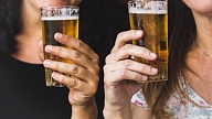 Pētījums: 58% iedzīvotāju mēdz pārsniegt ikdienā pieļaujamās alkohola normas