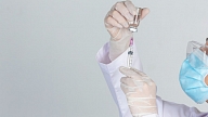 Plānots vispirms pret Covid-19 vakcinēt medicīnas darbiniekus