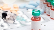 "AstraZeneca" vakcīnas pret Covid-19 gaida apstiprinājumu tālākai izmantošanai