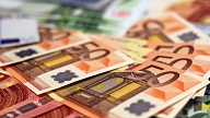 Saistībā ar COVID-19 mediķi saņems piemaksas līdz 50%