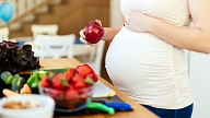 Vitamīni un minerālvielas grūtniecei: Ar ko noteikti pabarot gaidāmo mazuli?


