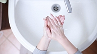 Aptauja: Pandēmijas ietekmē 63% iedzīvotāju uzlabojušies roku mazgāšanas paradumi
