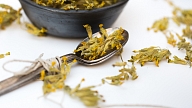 Gaiļbiksīšu ziedu tēja – ieguvumi veselībai