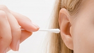 Kā drīkst un kā nedrīkst tīrīt ausis? Stāsta farmaceite