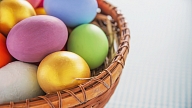 Kā gatavot Lieldienu olas, lai tās būtu gan dekoratīvas, bet arī drošas uzturā? Iesaka uztura speciāliste