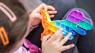 Bērnu ar autiskā spektra traucējumiem atbalstam  Latvijā ievieš programmu “Viegliem soļiem”