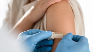 SPKC: Vakcināciju pret gripu un Covid-19 var saņemt vienā vizītē pie ārsta