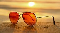 Kā izvēlēties sev piemērotākās saulesbrilles? Iesaka optometriste