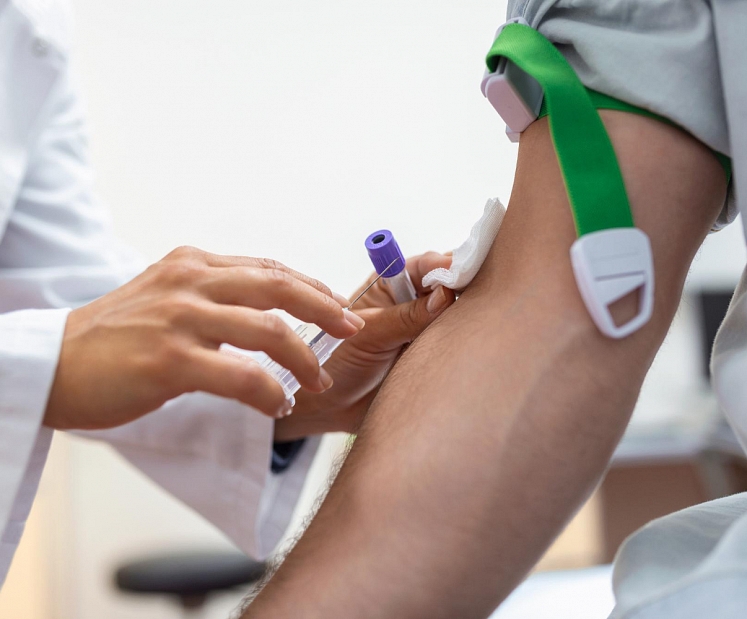 Glāze minerālūdens no rīta var izmainīt bioķīmijas rezultātus jeb kā pareizi sagatavoties asinsanalīžu nodošanai
