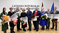 Veselības nozares profesionāļiem pasniedz Ministru kabineta Atzinības rakstus