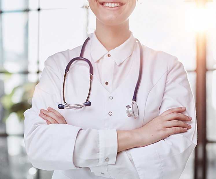 Valdība konceptuāli atbalsta pakāpenisku atstrādes atvieglošanu un mazināšanu, īstenojot jauno ārstu iniciatīvu