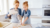 5 drošības ieteikumi, uzturoties virtuvē ar bērnu