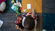Aptauja: Trešdaļai iedzīvotāju nav zināšanu, kā ukraiņu bēgļu bērnus iekļaut sabiedrībā