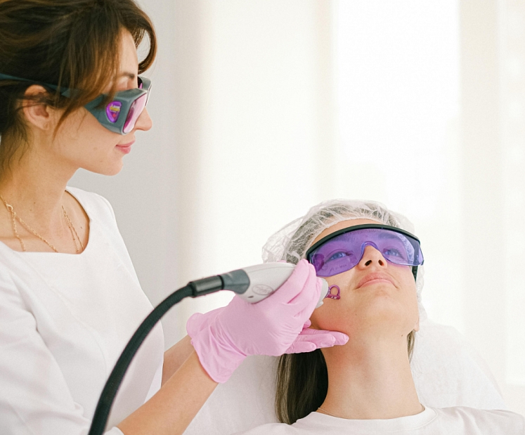 Skaistumkopšanas nozarē nosaka pārejas laiku kvalifikācijas iegūšanai darbam ar lāzerierīcēm