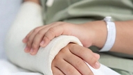Pieaug kritienos gūto traumu skaits; iespaidots Rīgas 2. slimnīcas darbs