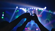 Aptauja: Pēdējā gada laikā jaunieši sākuši biežāk un vairāk lietot alkoholu