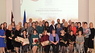 Veselības nozares pārstāvjiem pasniedz Atzinības un Pateicības rakstus