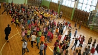 Akcijas laikā aicina skolēnus vingrot un rūpēties par savas muguras veselību