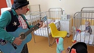 Bērnu slimnīcas pacienti laiku īsinās ar "Pūcīti"