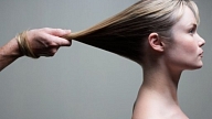 Veselības inspekcija brīdina iedzīvotājus par veselībai bīstamiem matu iztaisnošanas līdzekļiem