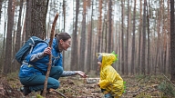 Aptauja: Latvijas iedzīvotāji vasarā pašsajūtu uzlabo ar pastaigām, peldēm, ēdot dārzeņus, ogas un strādājot dārzā