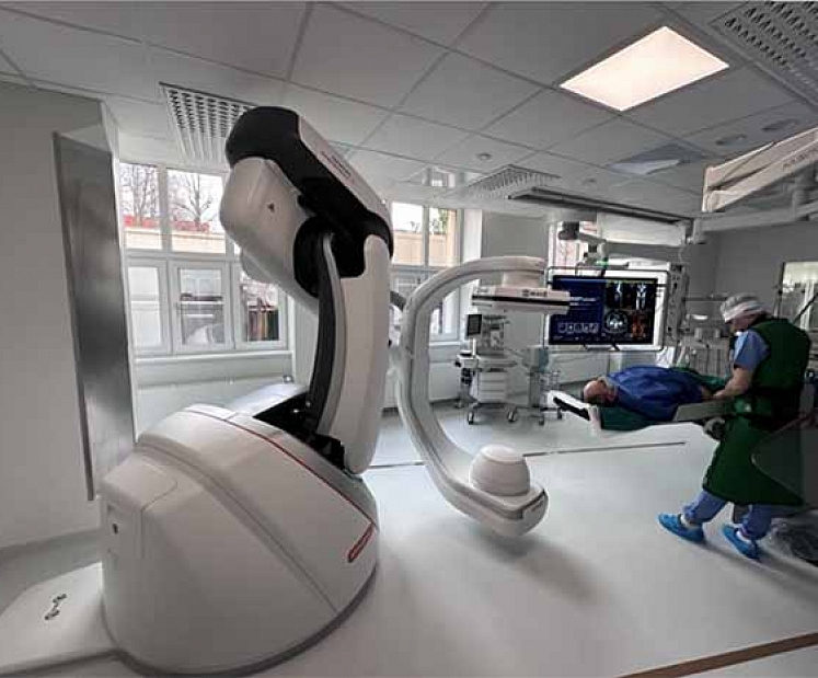 Stradiņa slimnīcā ieviesta moderna ārstēšanas metode hronisku locītavu sāpju mazināšanai