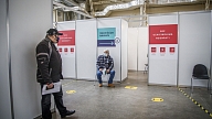 Rīgā izveidoti jauni vakcinācijas punkti; pagarināts vakcīnbusu darbības laiks