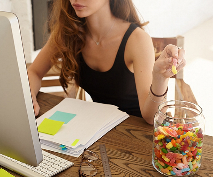 Rudens un saldumu kāre: ekspertes skaidro, kāpēc tā notiek un ko darīt