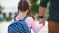 Aptauja: Skolēni, kuri jaunajā mācību gadā apmeklēs tikai skolu – mazākumā